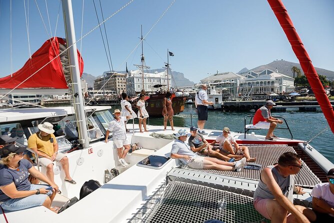 1- Hour Catamaran Cruise Cape Town - The first views: Table Mountain and the Waterfront