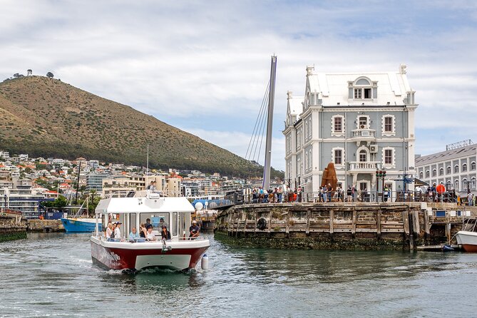 30min Harbour Boat Cruise Cape Town - Seating, music, and the mood onboard