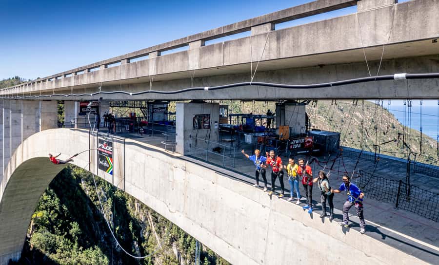 Bloukrans Bridge: Zipline, Hangout, and SkyWalk Adventure - The 200-meter zipline to Bloukrans Bridge
