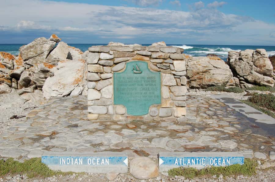 Cape Agulhas, Hermanus whales & Wine Tasting Day Trip - The early start from Cape Town