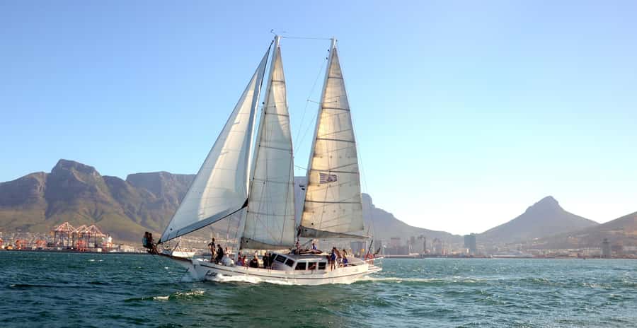 Cape Town: 1-Hour Pre-Sunset Champagne Cruise - Golden hour, music, and the changing mood onboard