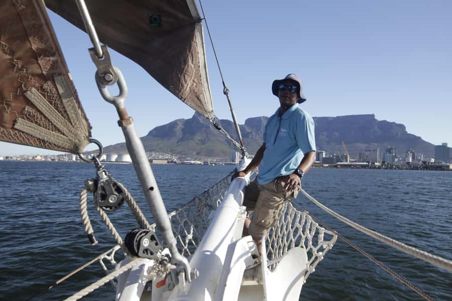 Cape Town: 1 Hour Table Bay Sailing Tour - Booking timing and practical planning