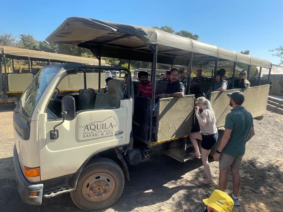 Cape Town: Aquila Game Reserve SAFARI +Lunch Buffet +Pickup - Arrival, welcome drinks, and time before lunch