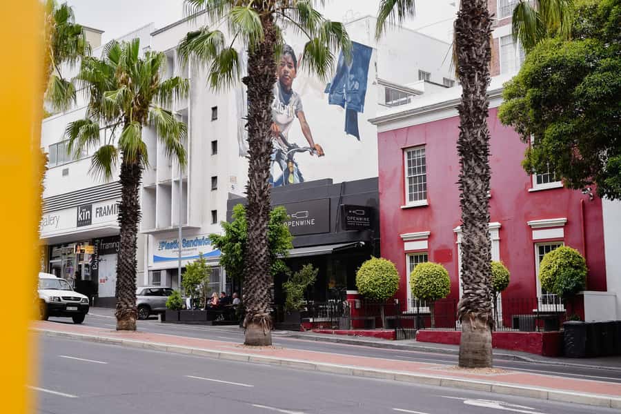 Cape Town: Art, Culture & History Walking Tour - Wale Street and Long Street: two different sides of the centre