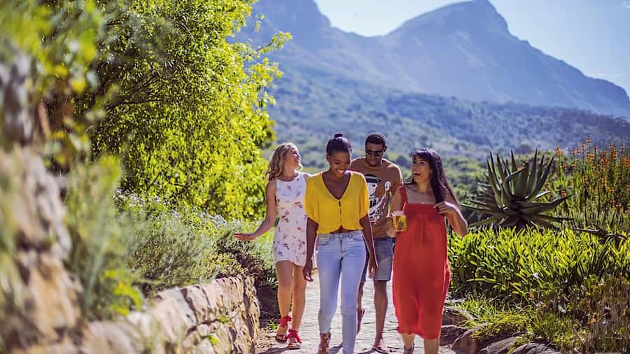 Cape Town: Full-Day Kirstenbosch, Bo-Kaap, and Penguins Tour - Simons Town and the story of Just Nuisance