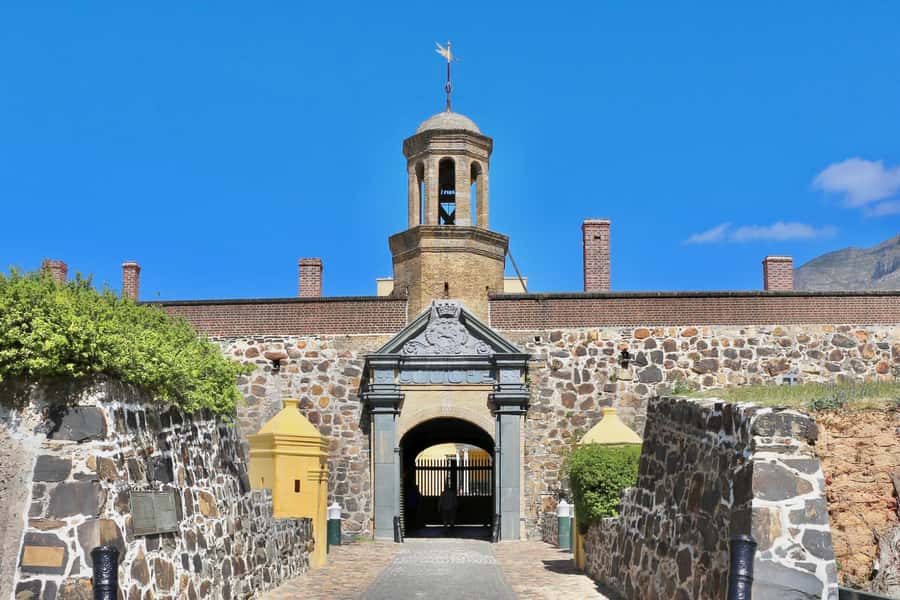 Cape Town: Guided Half-Day City Tour with Table Mountain - Bo-Kaap’s color and Cape Malay flavor