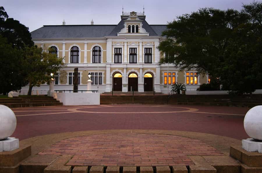 Cape Town: Half-Day Guided City Sightseeing Tour by Bus - Cape Town’s City Bowl and Dutch foundations