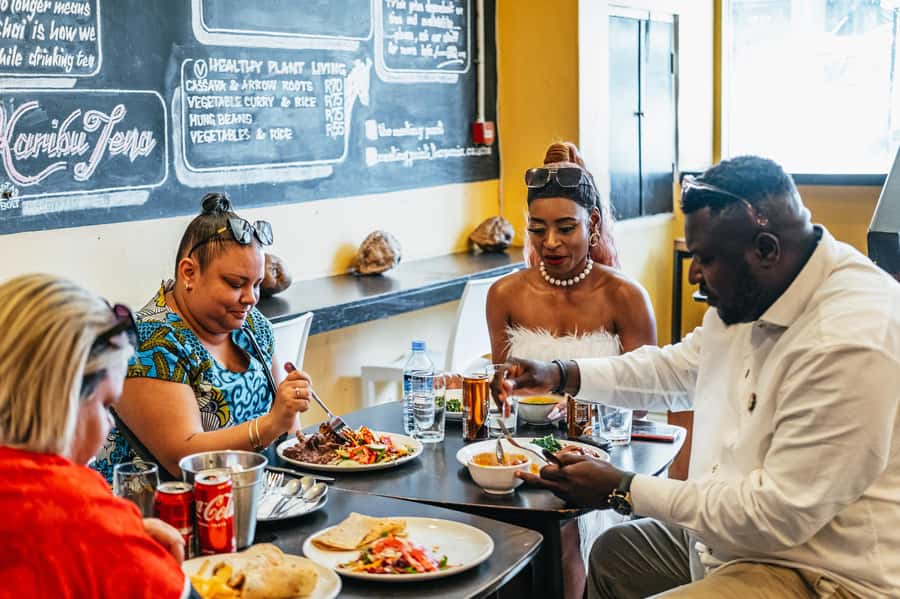 Cape Town: Half-Day Walking City Tour and African Lunch - Key points at a glance