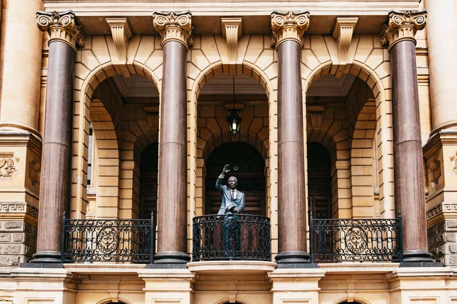 Cape Town: Half-Day Walking City Tour and African Lunch - Parliament, the Slave Lodge, and Company Gardens