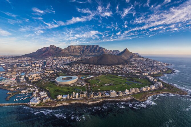 Cape Town Helicopter Tour: Atlantic Coast - Circling Table Mountain, Cape Town’s great landmark