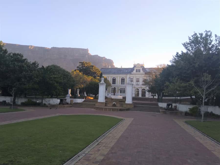 Cape Town: Introductory City Tour by Foot and Minibus - Finding quiet history in Company’s Gardens