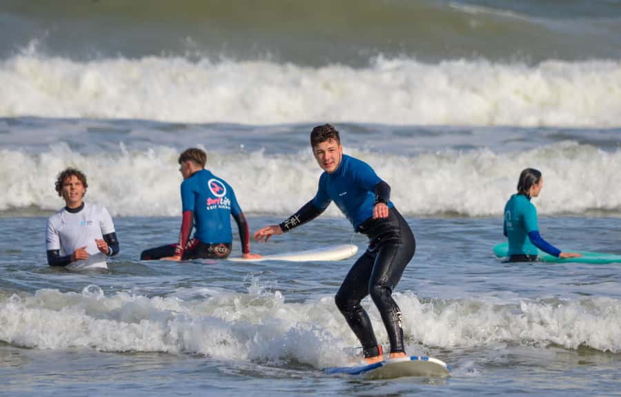 Cape Town:Learn to surf with the best view of Table Mountain - The pop-up technique that makes the lesson click
