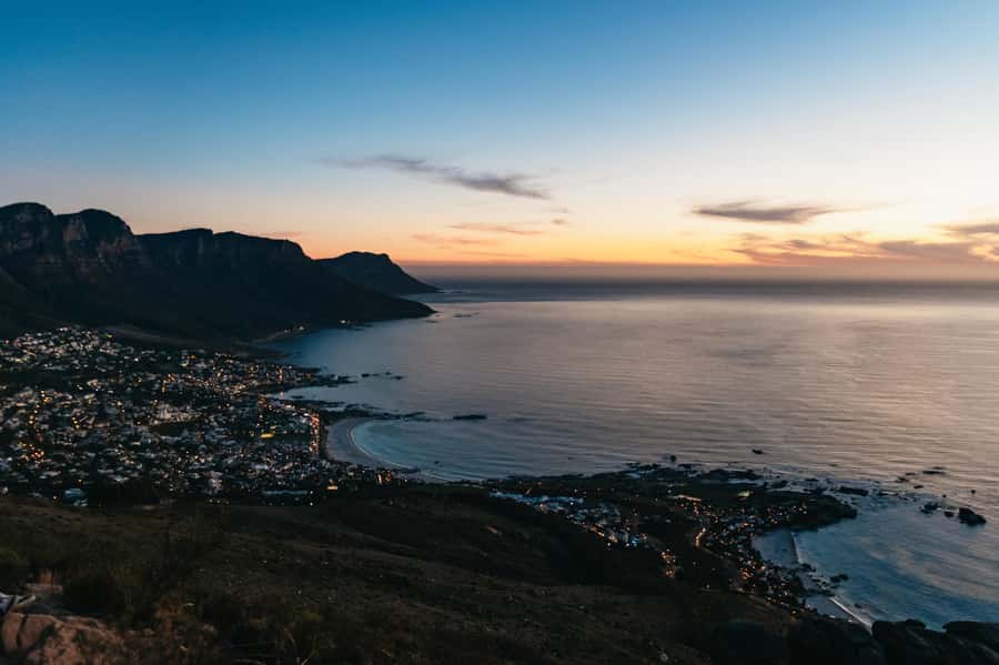 Cape Town: Lion's Head Guided Hike at Sunset - The climb: plants, rock, and changing views