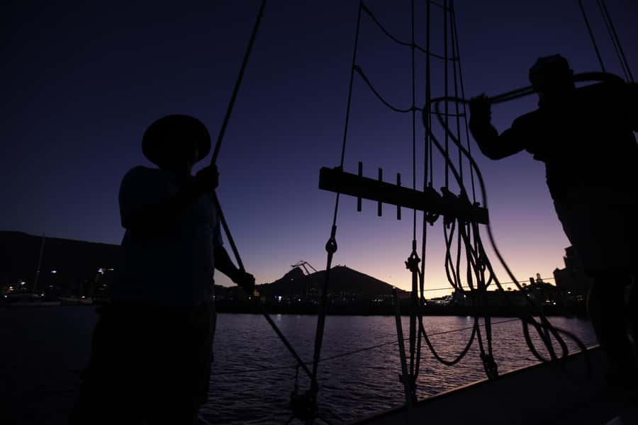 Cape Town: New Year's Eve Fireworks Cruise - Sailing from the V&A Waterfront into the evening