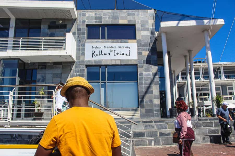 Cape Town:Robben Island Guided Tour, Skip the Ticketing Line - Seeing Nelson Mandela’s Cell