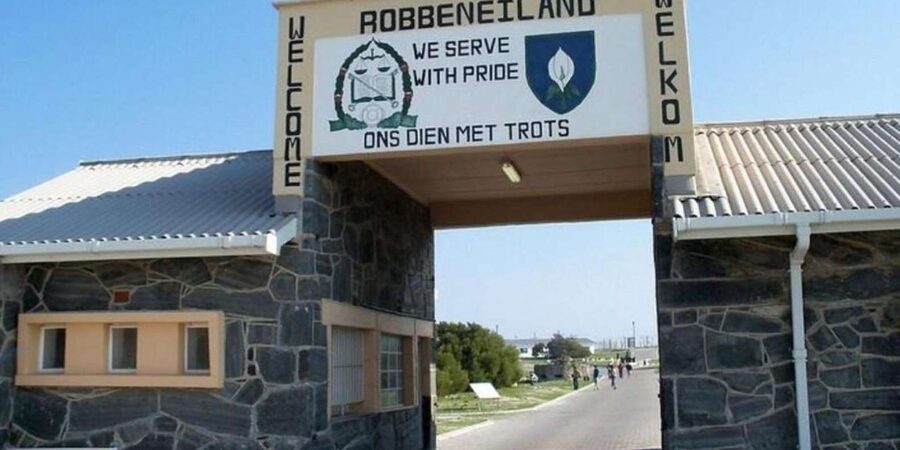 Cape Town: Robben Island Tour Tickets and V&A Waterfront - Returning to the Nelson Mandela Gateway