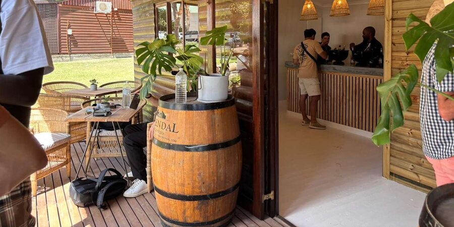 Cape Town: Stellenbosch Hop-On Hop-Off Tractor Transfer - Who should book the Wine Tractor