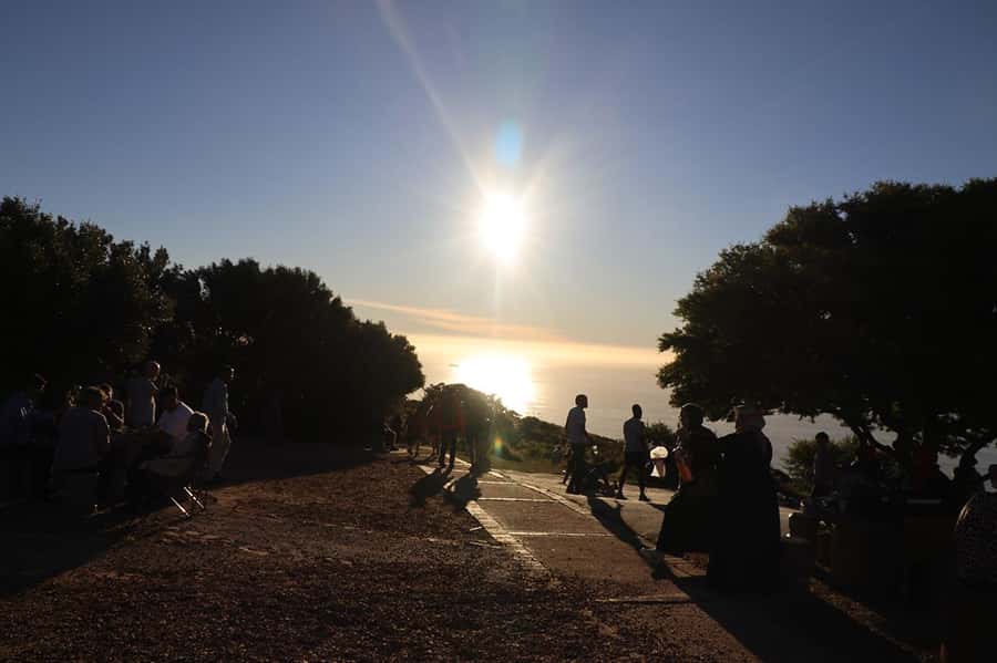 Cape Town: Sunset Bus Tour with Picnic on Signal Hill - Why Signal Hill makes a fine sunset stop
