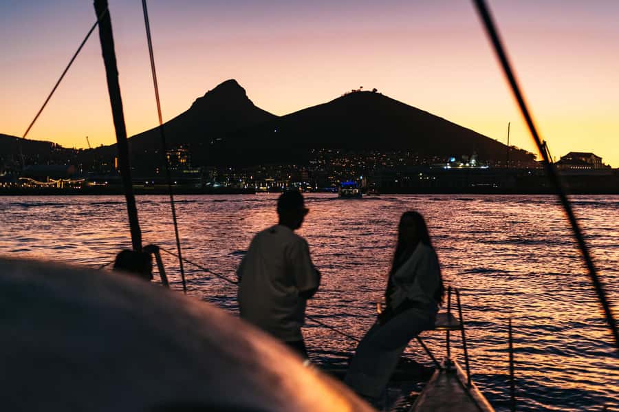 Cape Town: Sunset Catamaran Cruise on Table Bay with Bubbles - Setting sail from the V&A Waterfront