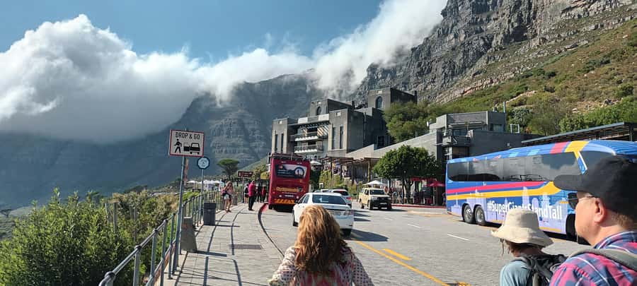 Cape Town: Table Mountain Cable Car Ticket - Exploring the summit viewing decks