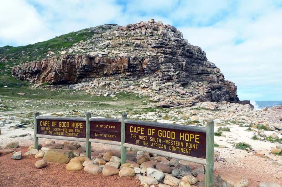 Cape Town: Table Mountain & Cape of Good Hope Full-Day Tour - The Cape of Good Hope sign and rocky shore