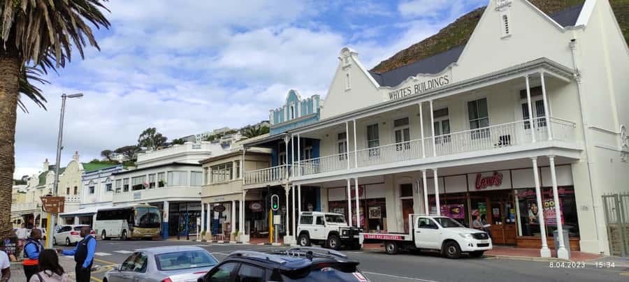 Cape Town: Table Mountain,Cape Point & Penguins Private Tour - Muizenberg adds a quick beach photograph