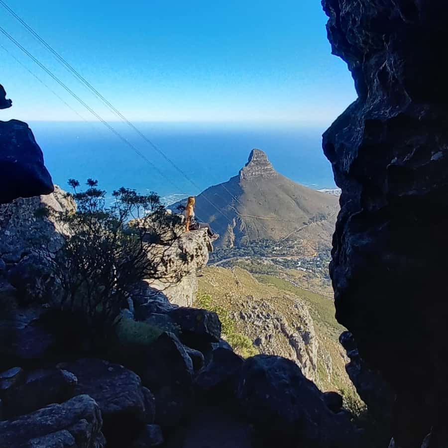 Cape Town: Table Mountain Hike via India Venster Morning - Crossing the contour path toward India Venster