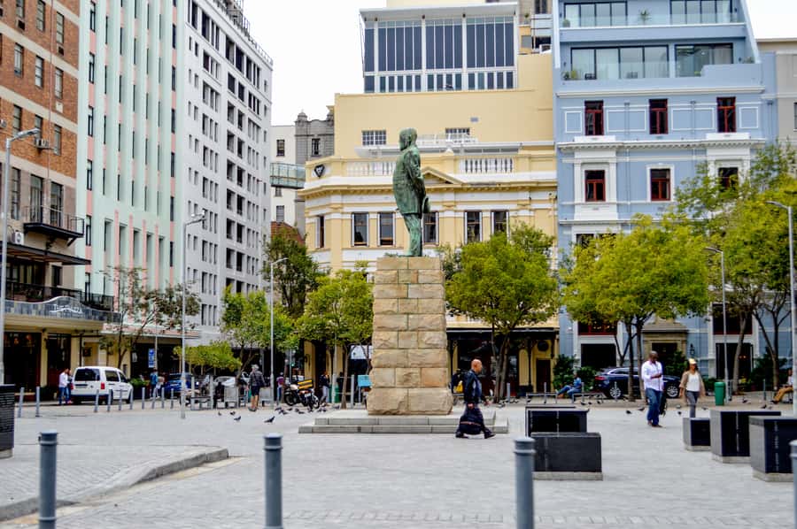 Cape Town Uncovered : Half-Day City Tour and Table Mountain - The city center connects the major chapters