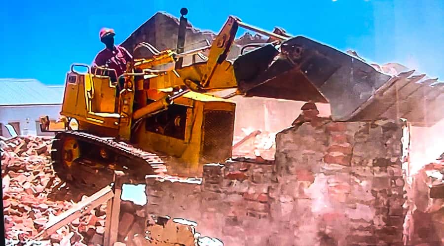 Cape Town Walking Tour: Bo-Kaap & City Highlights - Long Street and the meeting of old and new