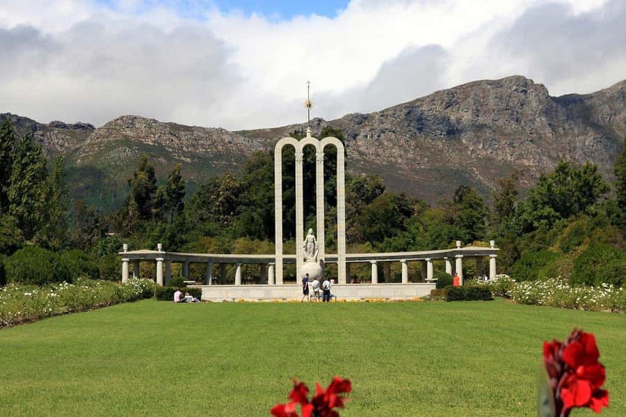 Cape Town: Wine Tram & Winelands Tour with Tastings & Pickup - Should you book the Franschhoek Wine Tram tour?