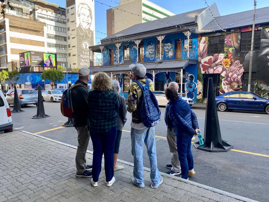 Colours of Johannesburg: A Graffiti & Street Art Tour - The graffiti store: a short stop with real local value