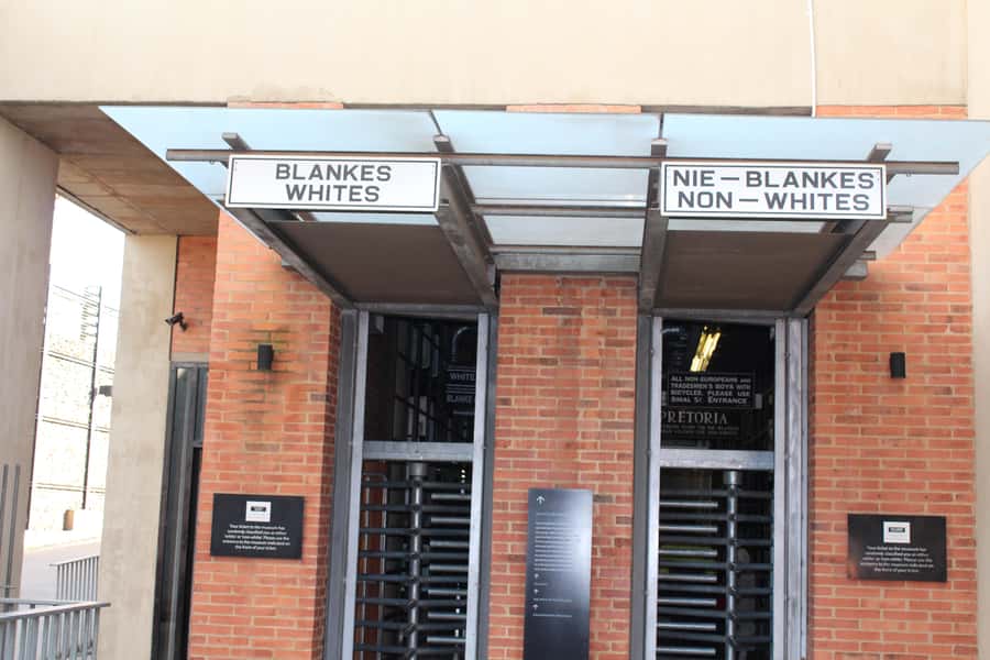 Constitutional Hill & Apartheid Museum Half Day Tour - Why these two places belong together