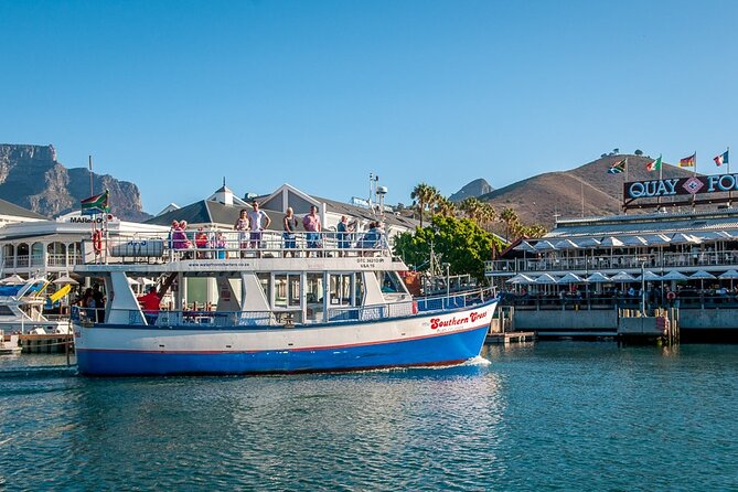 Cruise and Dine Dinner / Cape Town: Sunset Champagne Cruise and 3-Course Dinner - Sparkling wine, music, and the social mood
