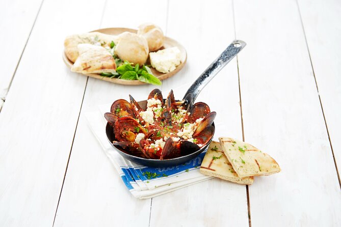Cruise and Dine Lunch / Cape Town: Coastal Motor Cruise and 2-Course Lunch - Walking to lunch at the V&A Waterfront