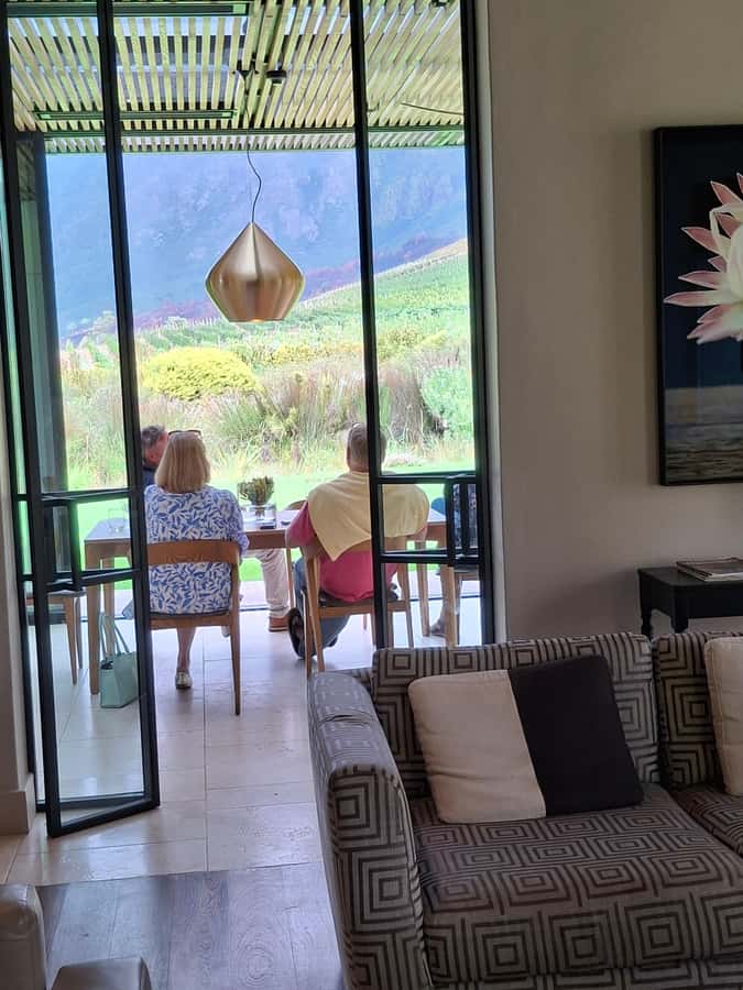 CUSTOMISED PRIVATE WINE TOUR WITH LUNCH - CAPE TOWN - What the $124 price really covers