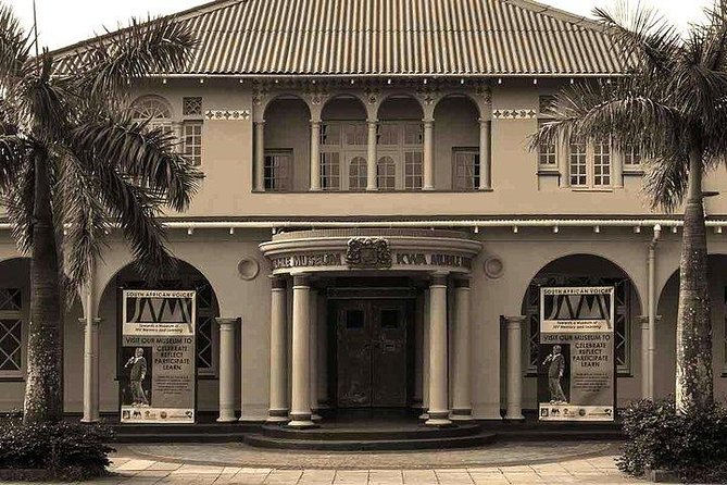 Durban: City Sightseeing and Walking Tour - A quiet hour among flowers and birds