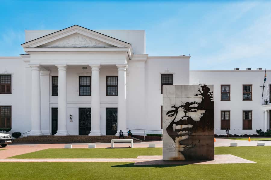 From Cape Town: 3 Regions Wine Tour with 3 Estates, 15 Wines - Over Helshoogte Pass to Franschhoek