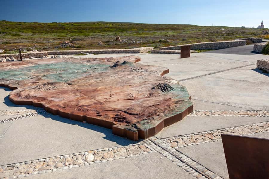 From Cape Town: Cape Agulhas, Penguins, Wine Tasting Tour - Walking to the meeting point at Cape Agulhas