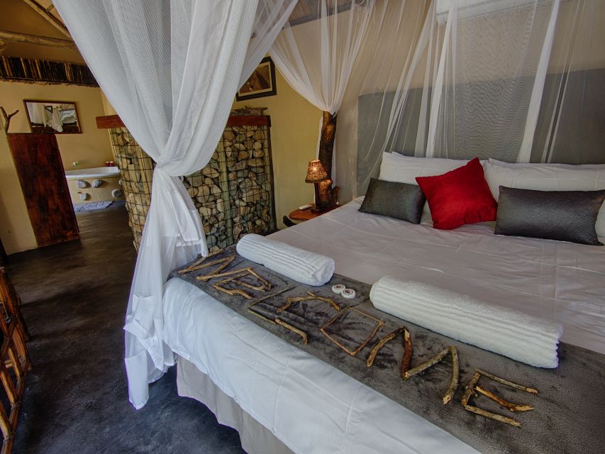 From Johannesburg: Kruger National Park 4-Day Luxury Safari - Day 1: From Johannesburg to a Balule sunset