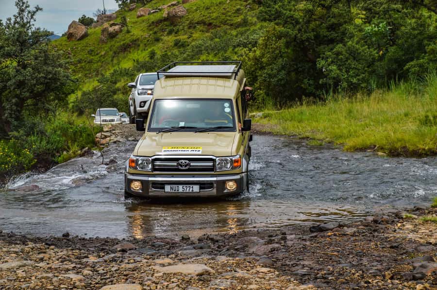 From Underberg: Sani Pass Day Tour - Descending more than 1,200 metres to Underberg