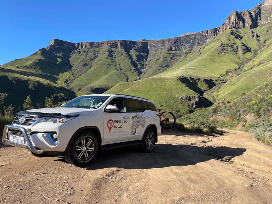 From Underberg: Sani Pass Private Day Tour - The long climb from 1,544 to 2,876 meters