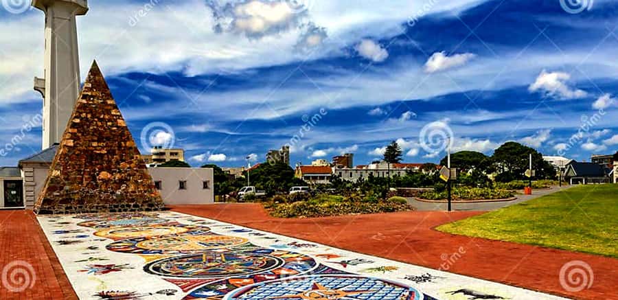 GQ: City Walking Tour & African Cuisine Cooking Class - Sharing the meal with your hosts