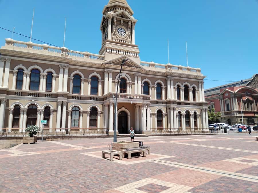 Gqeberha: City Highlights Car and Walking Tour - Key points at a glance