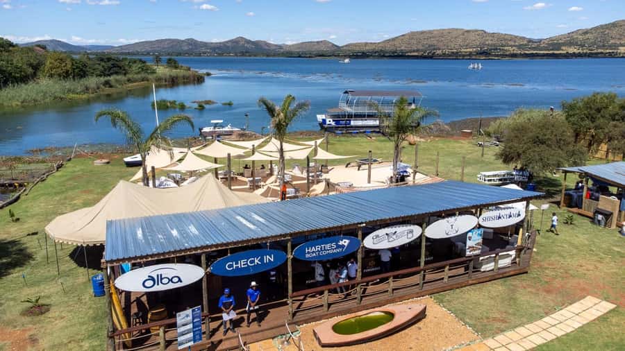 Hartbeespoort Dam: 1 Hour Cruise & Sunday Buffet Lunch - Lunch at Zanzibar Beach Cafe