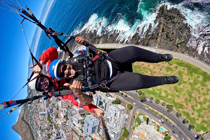 Hi5 Tandem Paragliding Cape Town - Lion’s Head adds a short walk and beach views