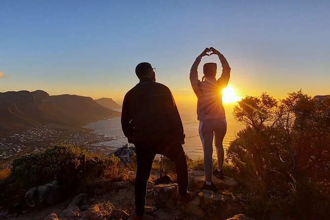 Hiking Lion's Head for Sunrise or Sunset - The summit view and the best photo moments