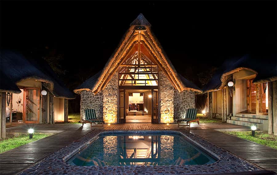 Johannesburg: 2-Day 4-Star Pilanesberg Safari - The lodge stop around midday