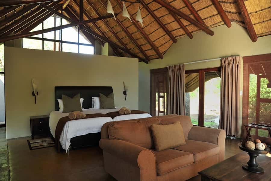 Johannesburg: 2-Day 4-Star Pilanesberg Safari - The afternoon drive in an open safari vehicle