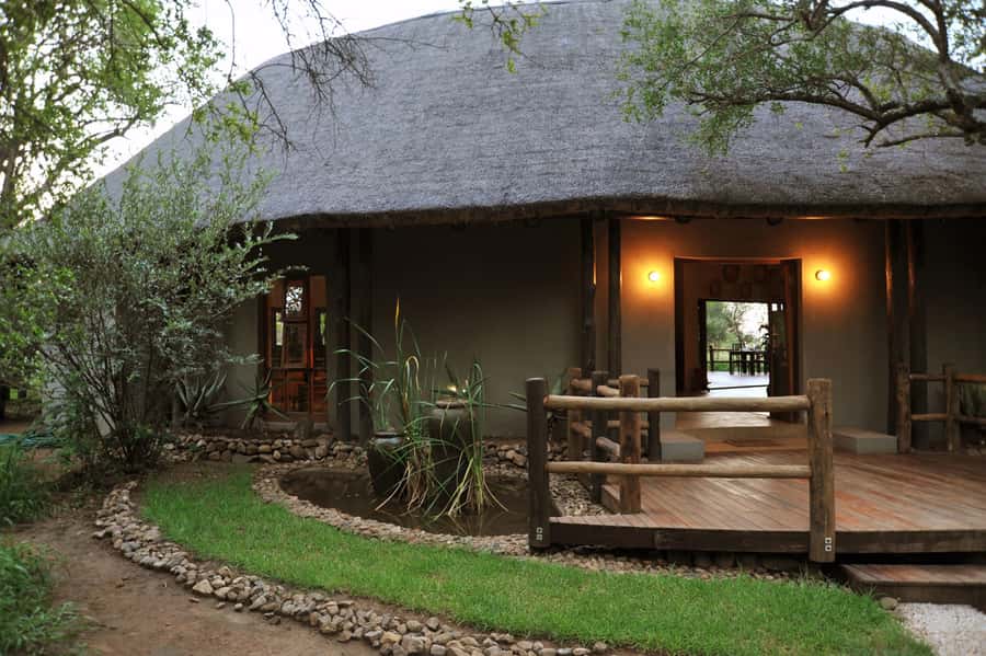 Johannesburg: 2-Day 4-Star Pilanesberg Safari - Day two: hot drinks and a sunrise drive