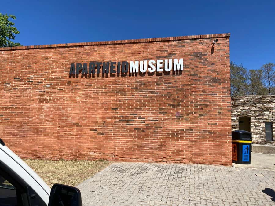 Johannesburg: Full-Day Tour with Soweto and Apartheid Museum - Key points at a glance